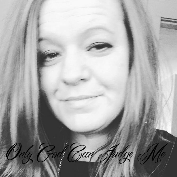 Meet your Posher, Tiffany - Picture 1 of 1